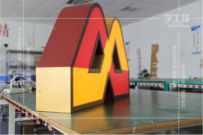 亞克力發(fā)光字燈箱特性是什么？